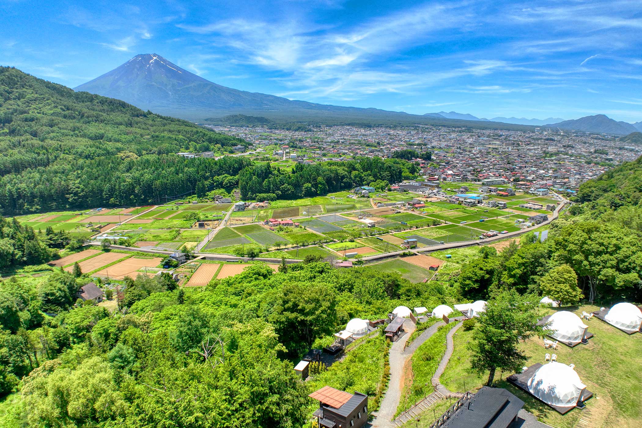 夏の富士山と空