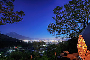 杓子山ゲートウェイキャンプから見える富士山と街の夜景