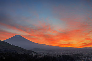 杓子山ゲートウェイキャンプから見える富士山の夕焼け