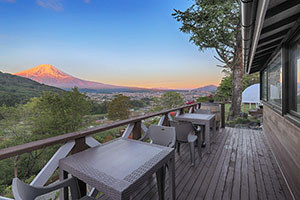 杓子山ゲートウェイキャンプの富士山が見えるテラス