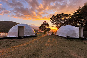 杓子山ゲートウェイキャンプの夕焼けの外観